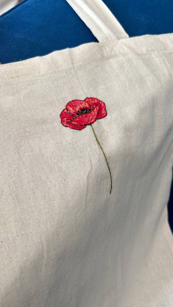 Tote Bag "Papavero" – Dipinta e Ricamata a Mano