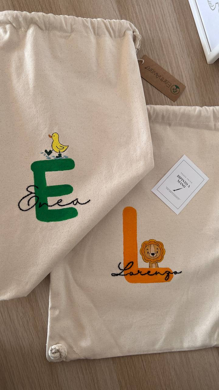 Sacca in Cotone Personalizzata — Lettera + Animale + Nome Ricamato a Mano