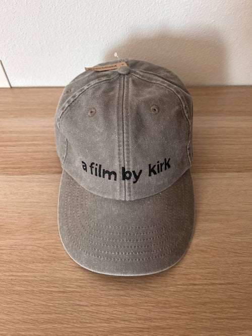 Cappellino "a film by kirk" – Scritta Dipinta a Mano