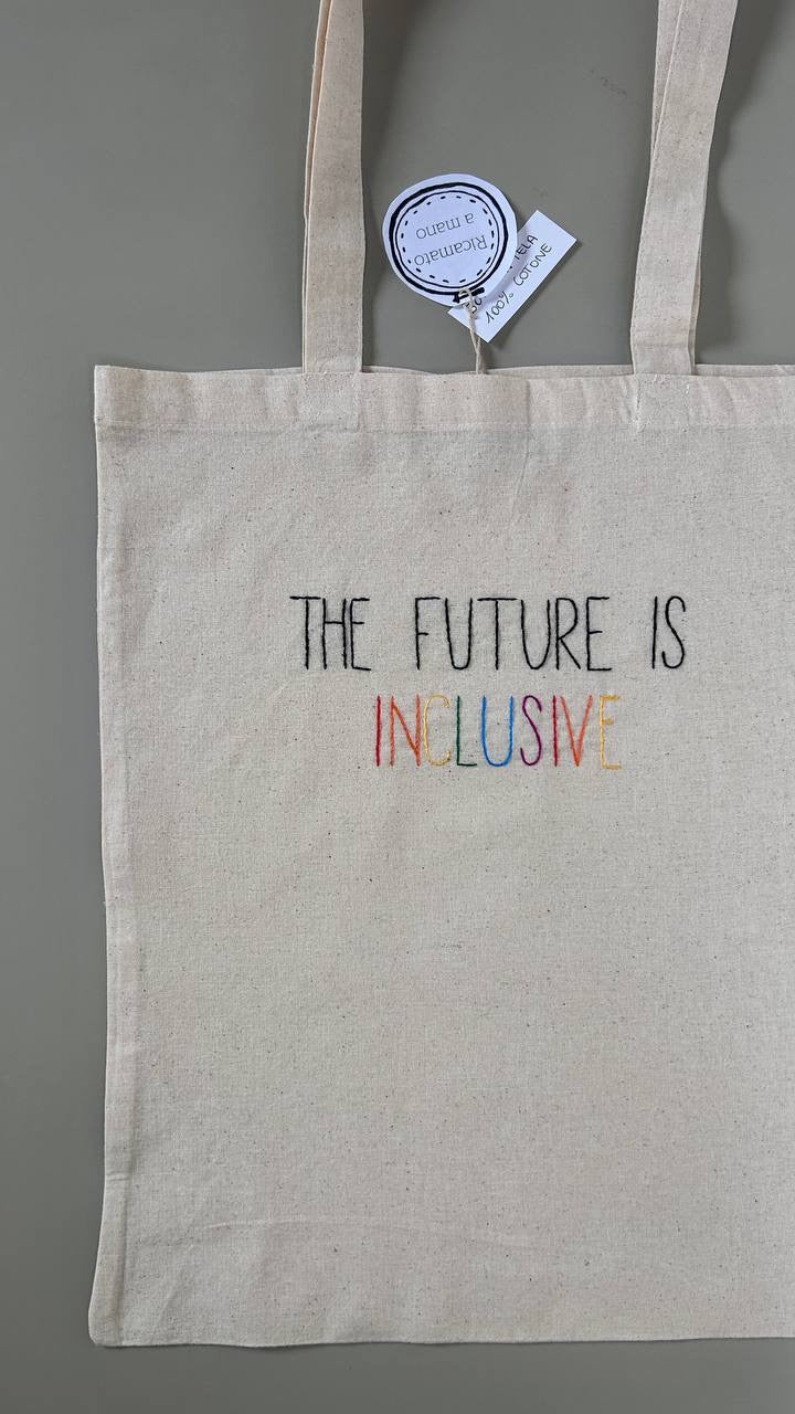 Tote Bag "The Future Is Inclusive" – Ricamata o Dipinta a Mano