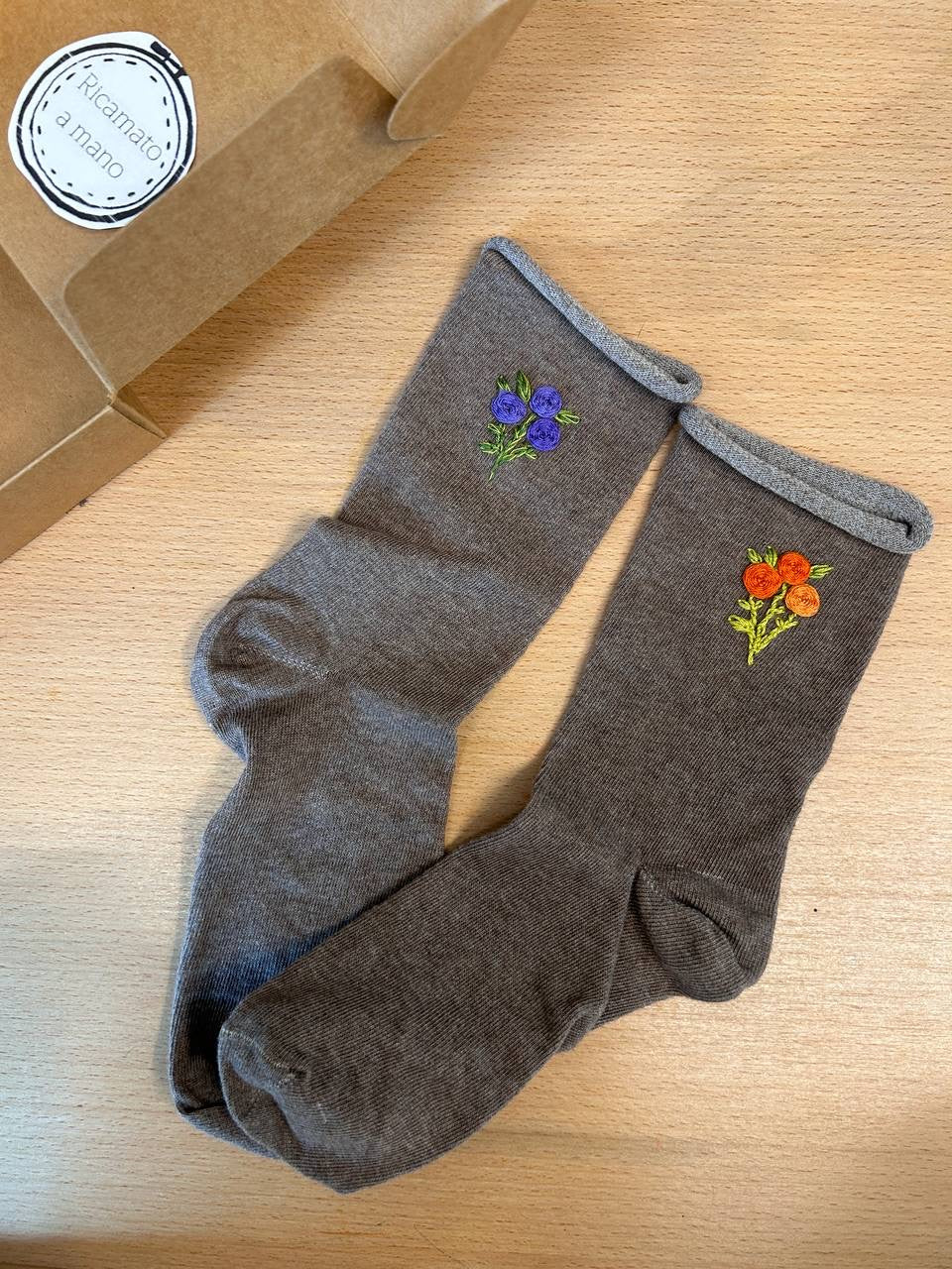 Calzini in Cotone con Ricamo Floreale a Mano