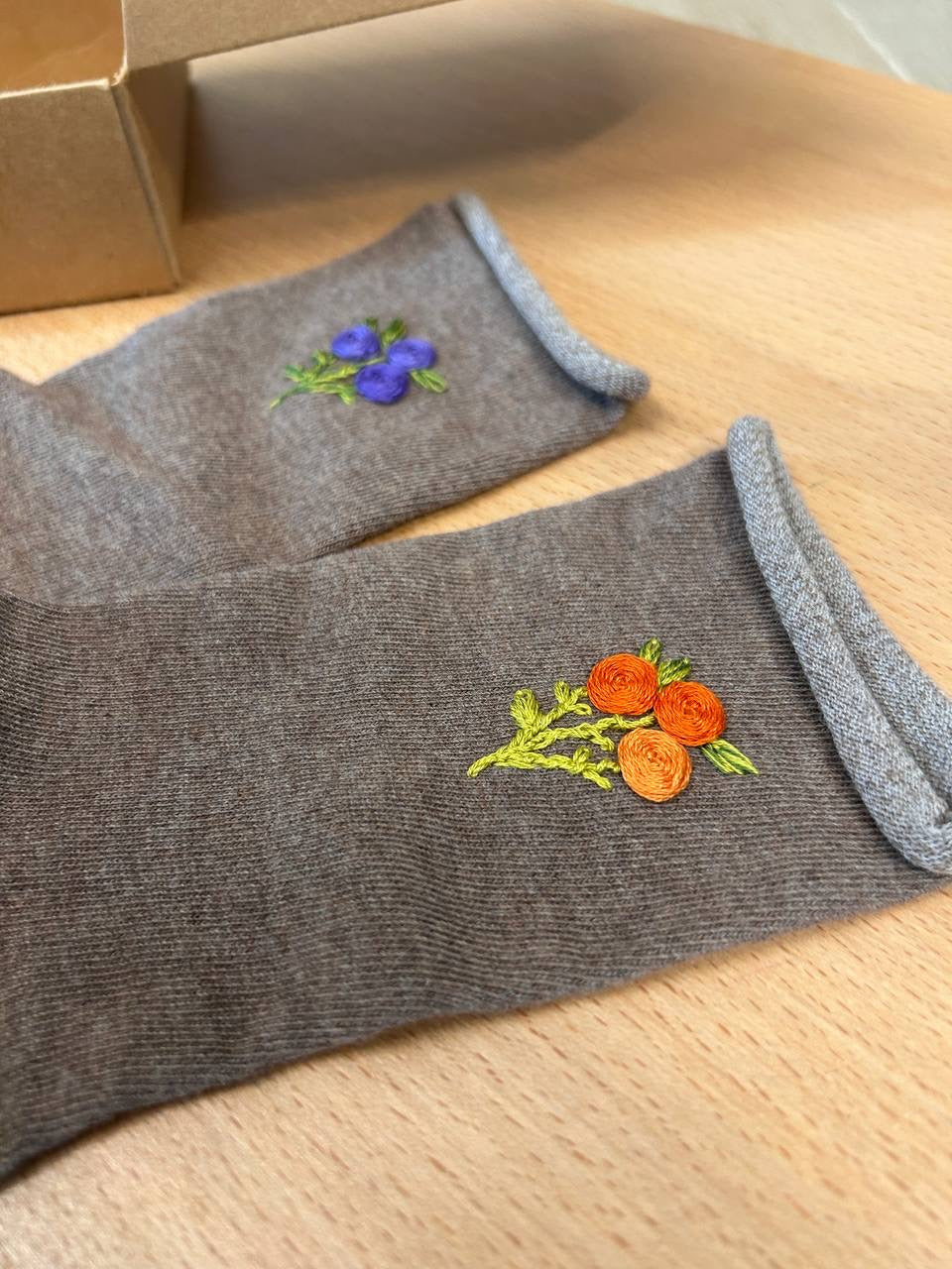 Calzini in Cotone con Ricamo Floreale a Mano