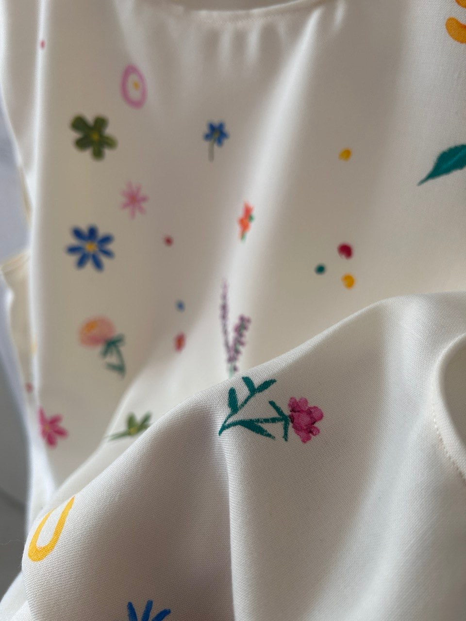 Blusa "Giardino" – Cucita e Dipinta a Mano